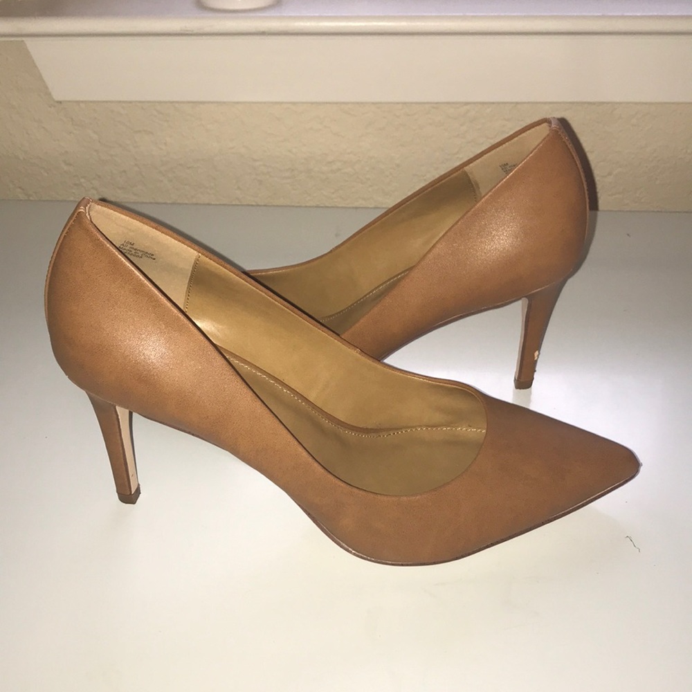 14th & Union Camel/tan heels